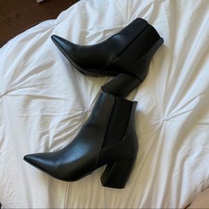 LULU SIZE 6 BLACK FALL BOOTS
